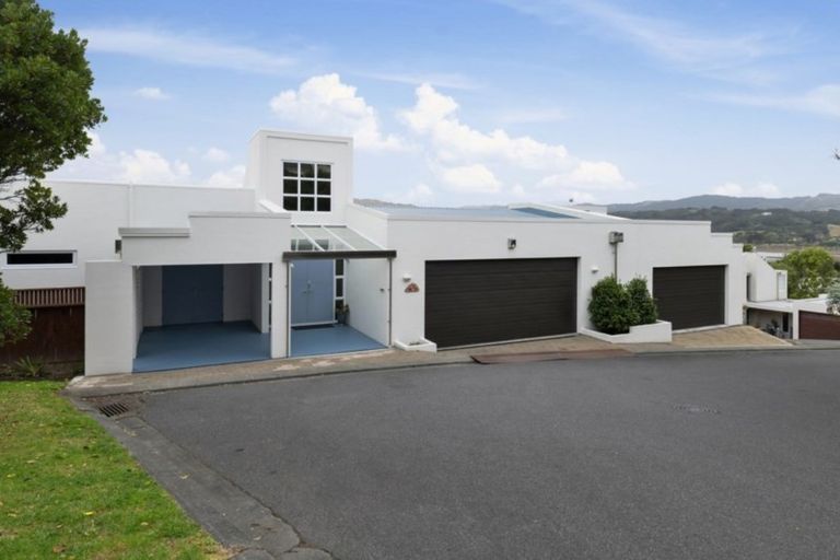 Photo of property in 28 Molyneux Close, Whitby, Porirua, 5024