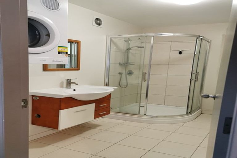 Photo of property in 39 Akaroa Drive, Maupuia, Wellington, 6022