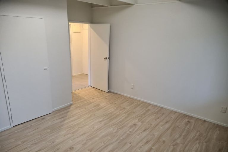 Photo of property in 7/5 Keeling Road, Henderson, Auckland, 0612