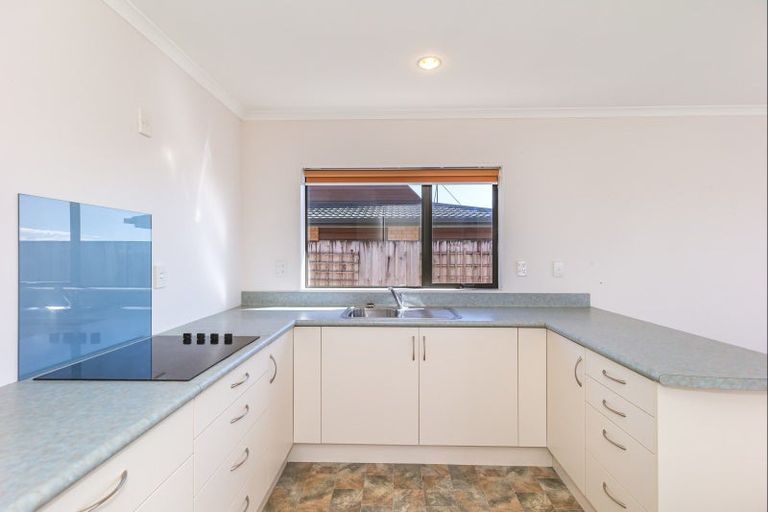 Photo of property in Rangeview Villas, 17/9 Fuller Close, Levin, 5510
