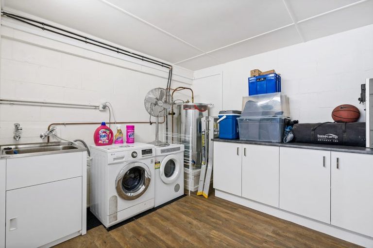 Photo of property in 2/12 Ellice Road, Totara Vale, Auckland, 0629