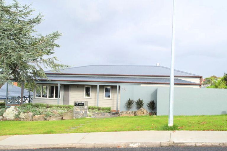 Photo of property in 15 Tainui Road, Cockle Bay, Auckland, 2014