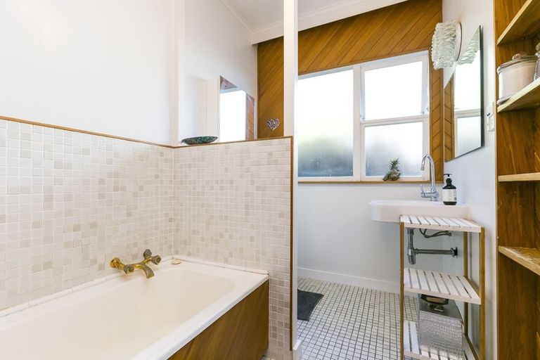 Photo of property in 97 Townsend Road, Miramar, Wellington, 6022