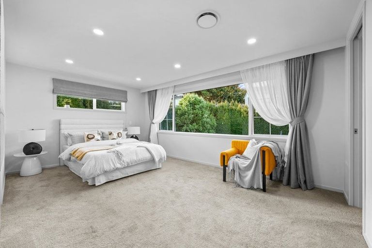 Photo of property in 4b Hilton Close, Fairview Heights, Auckland, 0632