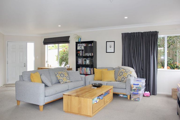 Photo of property in 142a Hutchinson Avenue, New Lynn, Auckland, 0600