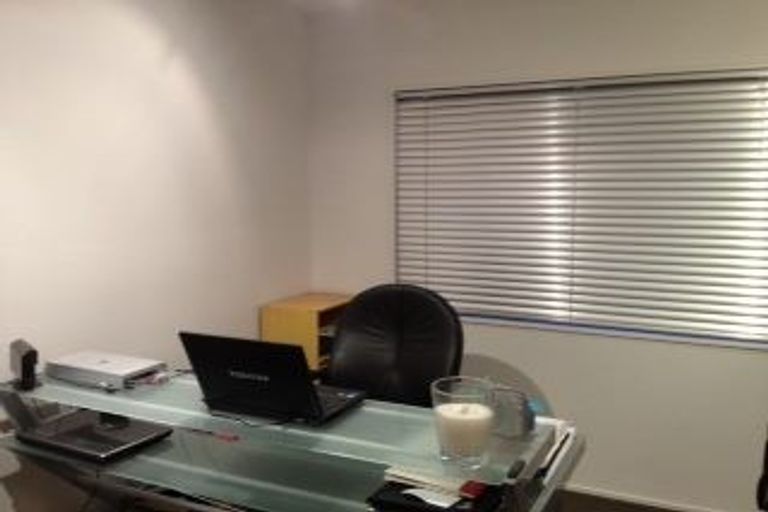 Photo of property in 22 Kittiwake Drive, Schnapper Rock, Auckland, 0632