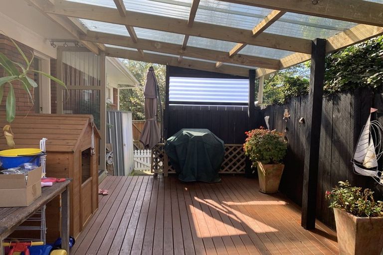 Photo of property in 1/34 Ayton Drive, Totara Vale, Auckland, 0629