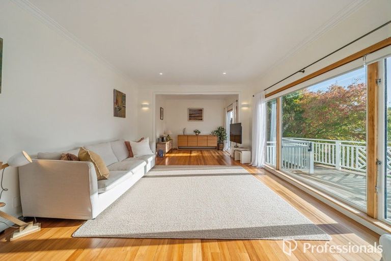 Photo of property in 31 Walter Road, Lowry Bay, Lower Hutt, 5013
