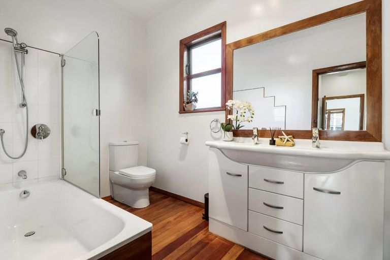 Photo of property in 7 Nelson Avenue, Northcote Point, Auckland, 0627