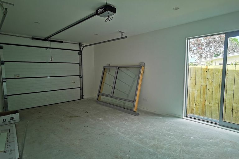 Photo of property in 25c Lillian Place, Orewa, 0931