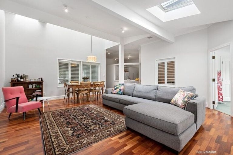 Photo of property in The Villas, 33u3 Hobson Street, Thorndon, Wellington, 6011
