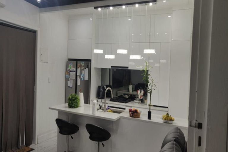 Photo of property in 118a Hutchinson Avenue, New Lynn, Auckland, 0600