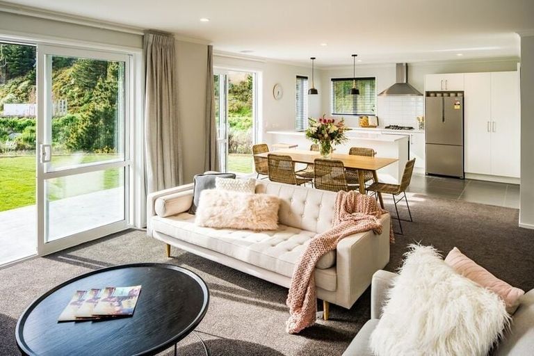 Photo of property in 5 Tradewinds Drive, Whitby, Porirua, 5024