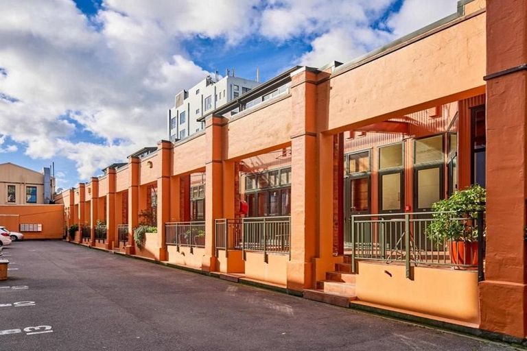 Photo of property in Courtenay Mews Apartments, 19/14u Alpha Street, Te Aro, Wellington, 6011