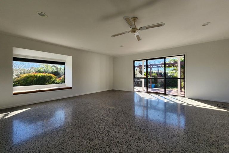 Photo of property in 7 Kaitake Place, Oakura, 4314