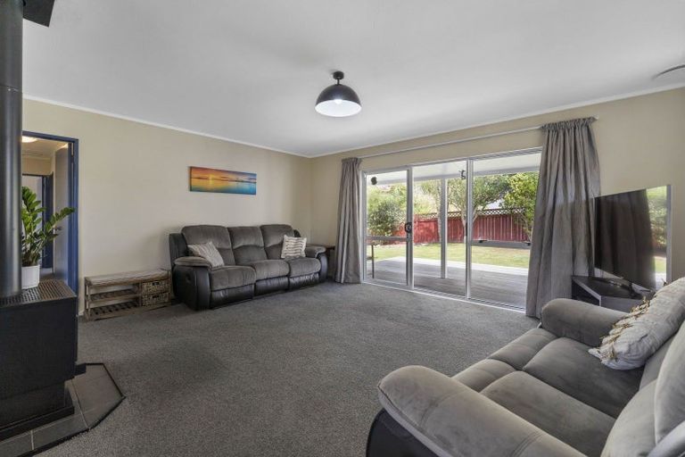 Photo of property in 2 Seagull Place, Whitby, Porirua, 5024