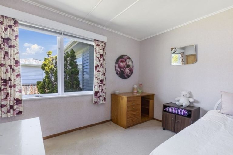 Photo of property in 11 Hinau Grove, Wainuiomata, Lower Hutt, 5014
