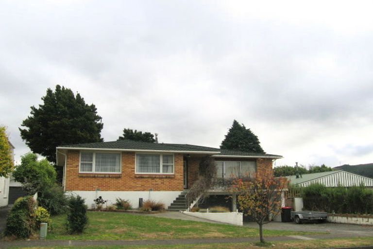 Photo of property in 6 Arnot Avenue, Clouston Park, Upper Hutt, 5018