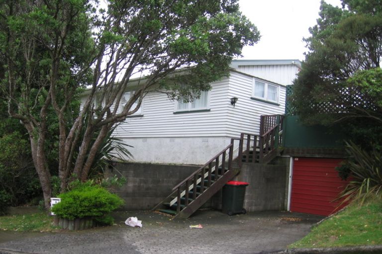Photo of property in 1 Kinapori Terrace, Newlands, Wellington, 6037