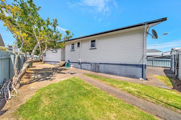 Photo of property in 23 Kemble Close, Mangere, Auckland, 2022