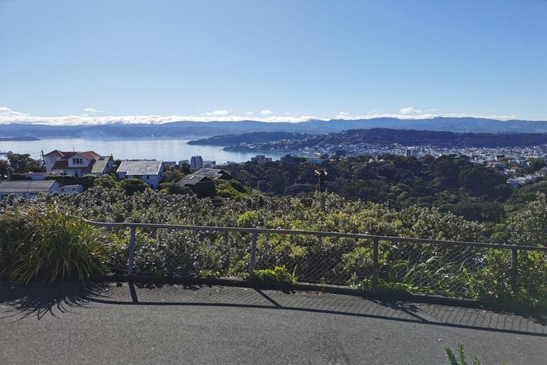 Photo of property in 26 Harbour View Road, Northland, Wellington, 6012