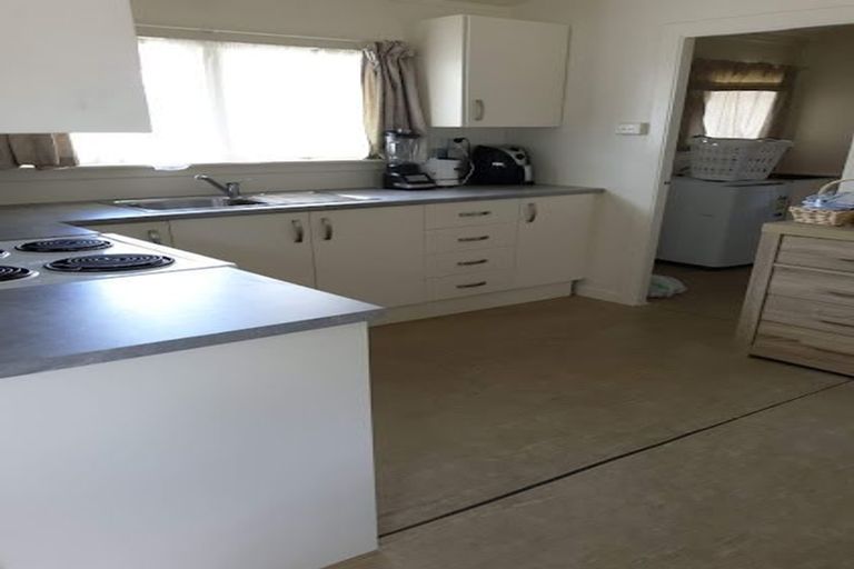 Photo of property in 37c Paramu Avenue, Birkdale, Auckland, 0626