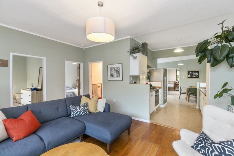 Photo of property in 71 Severn Street, Island Bay, Wellington, 6023