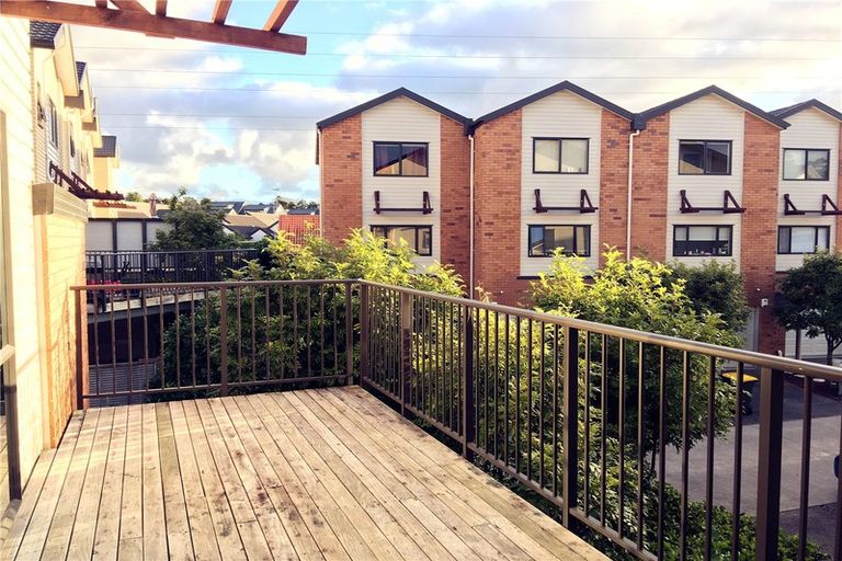 Photo of property in St Claire Village, 9/172 Mcleod Road, Te Atatu South, Auckland, 0610