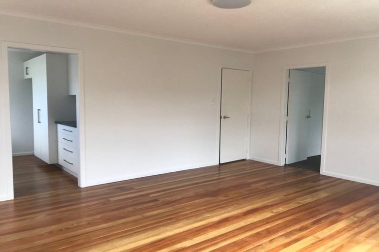 Photo of property in 2/74 Creswick Terrace, Northland, Wellington, 6012