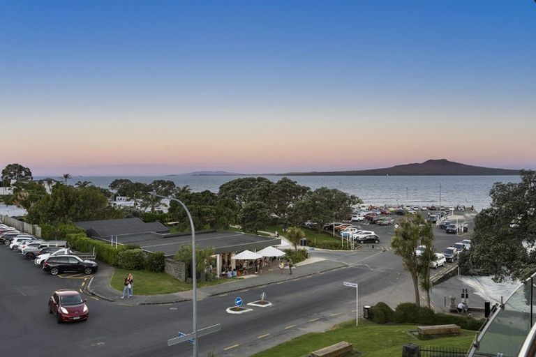 Photo of property in 1/7 The Promenade, Takapuna, Auckland, 0622