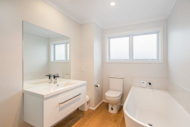 Photo of property in 3 Riroriro Close, Crofton Downs, Wellington, 6035