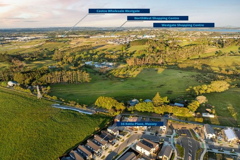 Photo of property in 16 Kotiu Place, Massey, Auckland, 0614