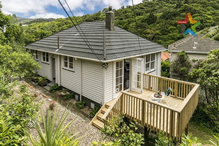 Photo of property in 16 Victory Avenue, Karori, Wellington, 6012