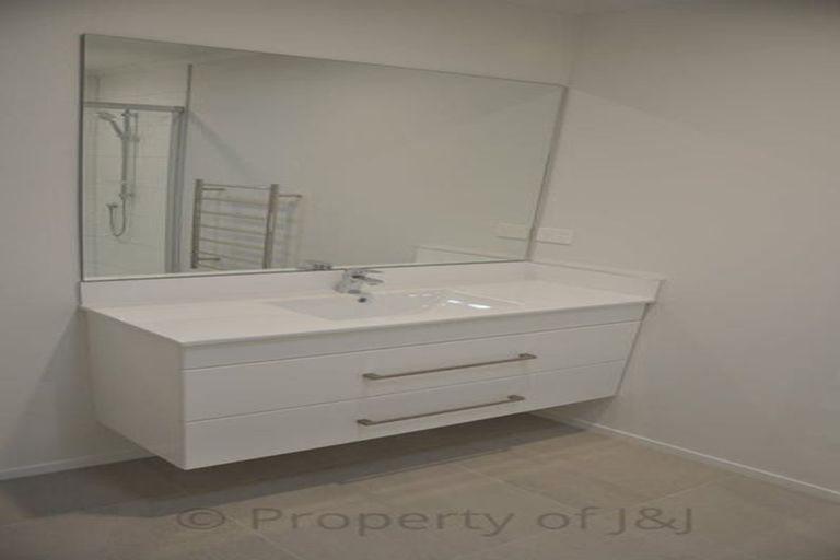 Photo of property in 14/9u Surrey Street, Tawa, Wellington, 5028