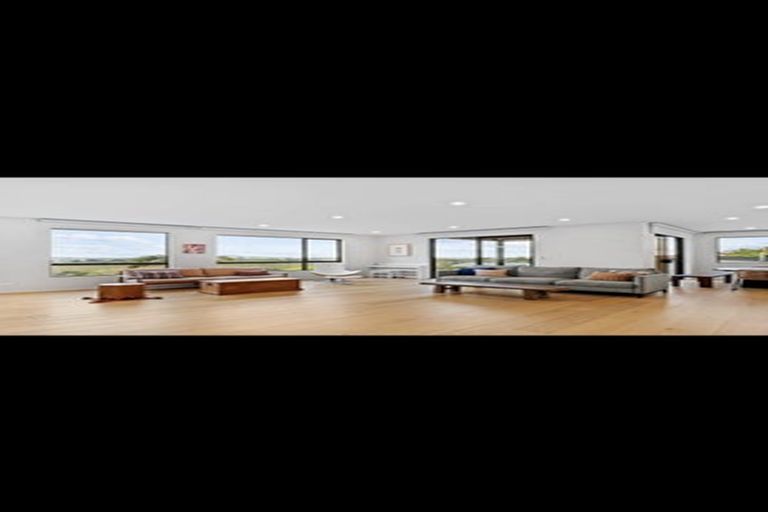 Photo of property in 17a Deuxberry Avenue, Northcote, Auckland, 0627