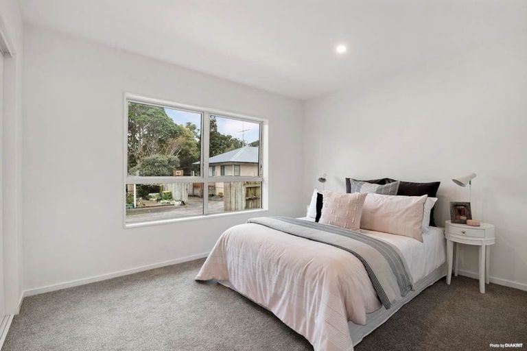 Photo of property in 1/8 Wykeham Place, Glenfield, Auckland, 0629
