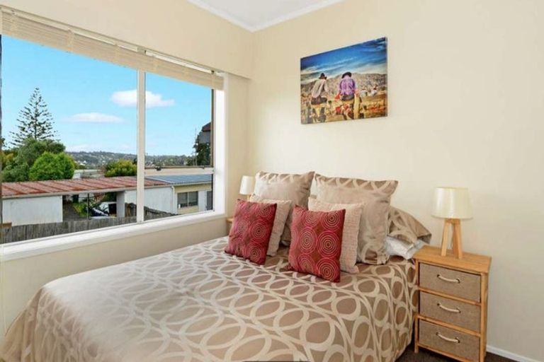 Photo of property in 2/123 Birkdale Road, Birkdale, Auckland, 0626