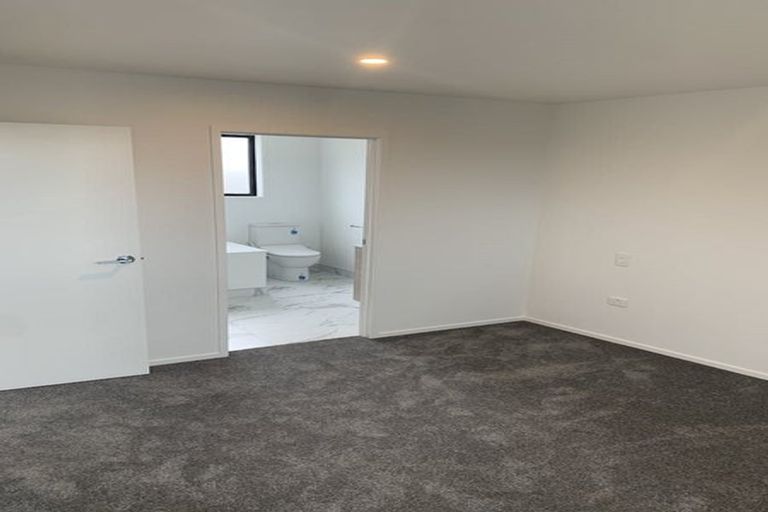 Photo of property in 1/2 Jadewynn Drive, Massey, Auckland, 0614