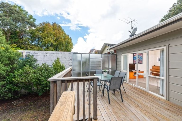 Photo of property in 23 Sherwood Avenue, Te Atatu South, Auckland, 0610