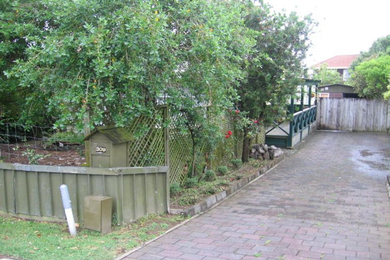 Photo of property in 309 Pakuranga Road, Pakuranga Heights, Auckland, 2010