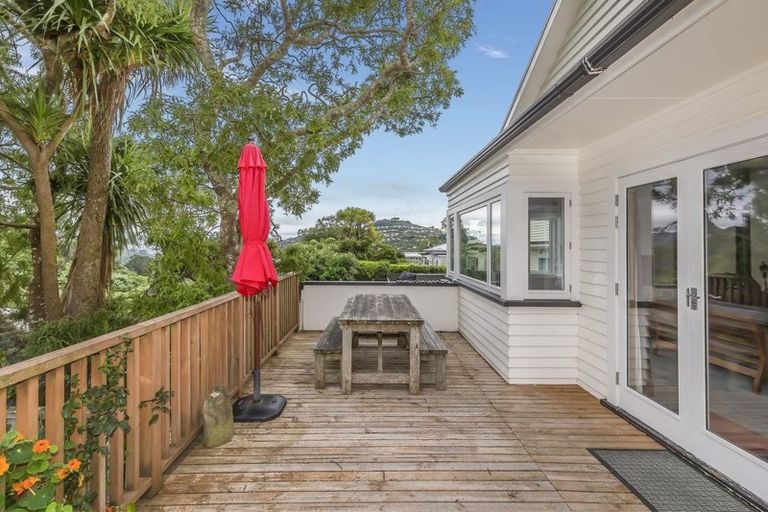 Photo of property in 11 Waikare Street, Karori, Wellington, 6012