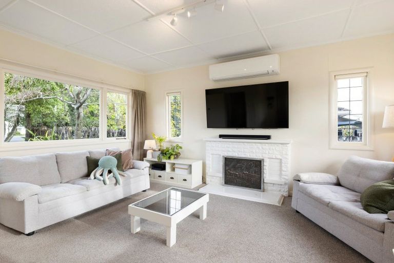 Photo of property in 26 Forest Lake Road, Forest Lake, Hamilton, 3200