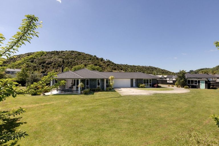 Photo of property in 266 Lakes Boulevard, Pyes Pa, Tauranga, 3112