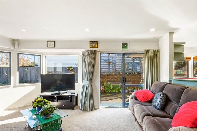 Photo of property in 41a Luckens Road, West Harbour, Auckland, 0618
