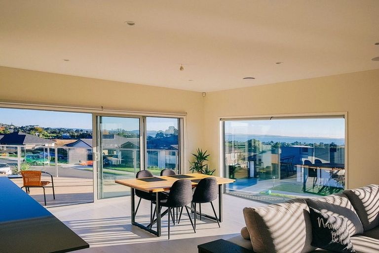 Photo of property in 25 Woodridge Drive, Stanmore Bay, Whangaparaoa, 0932