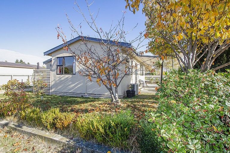 Photo of property in 2 Gavan Street, Cromwell, 9310