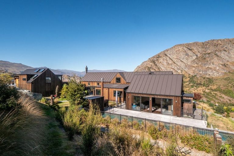Photo of property in 12 Crow's Nest Road, Arthurs Point, Queenstown, 9371