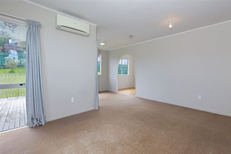 Photo of property in 54 Donovan Avenue, Massey, Auckland, 0614