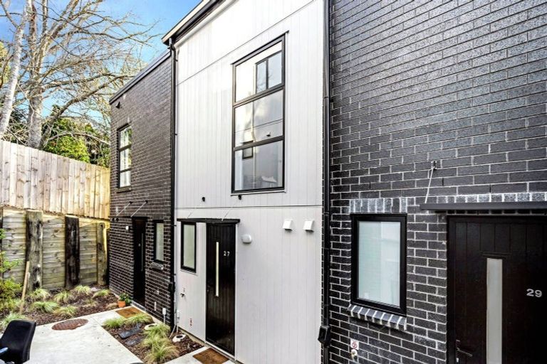 Photo of property in 27 Tokai Place, Glen Eden, 0602