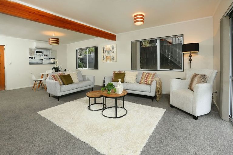 Photo of property in 2/37 Rhinevale Close, Henderson, Auckland, 0612